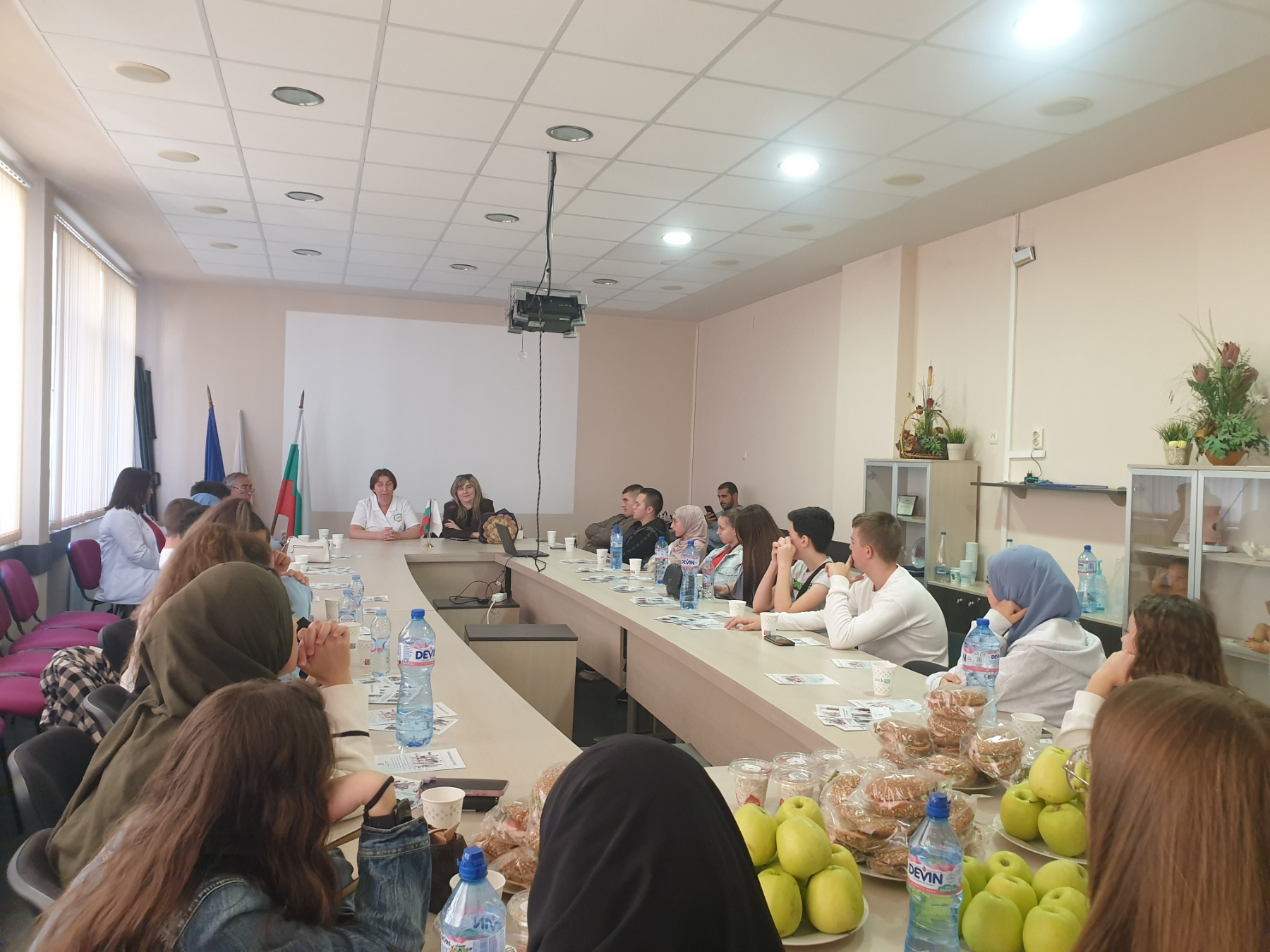 илюстративна синмка 3 на УЧЕНИЦИ ОТ  ДУХОВНОТО УЧИЛИЩЕ- ГР. МОМЧИЛГРАД  ПОСЕТИХА  МБАЛ“Д-Р АТАН...