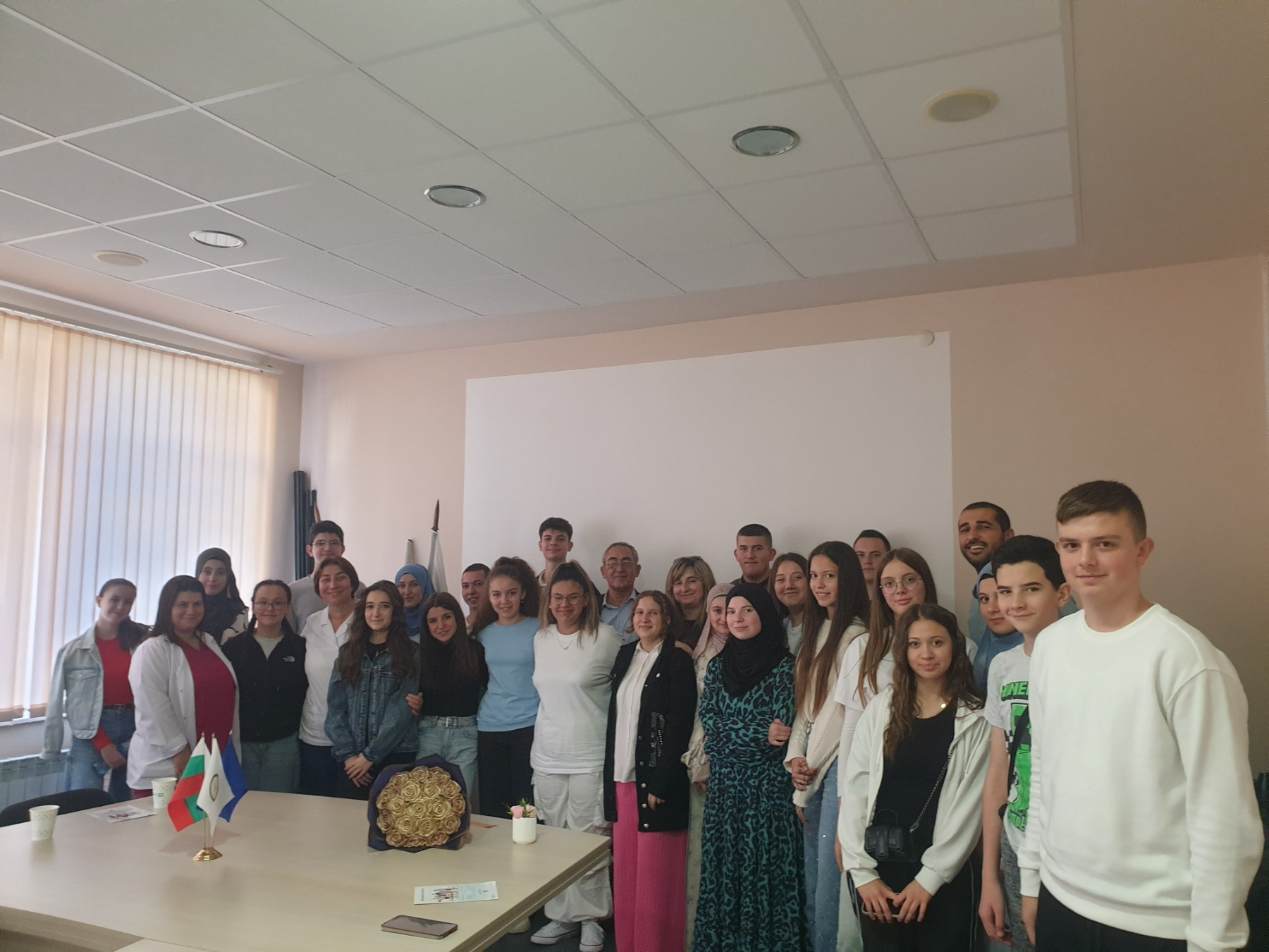 илюстративна синмка 4 на УЧЕНИЦИ ОТ  ДУХОВНОТО УЧИЛИЩЕ- ГР. МОМЧИЛГРАД  ПОСЕТИХА  МБАЛ“Д-Р АТАН...