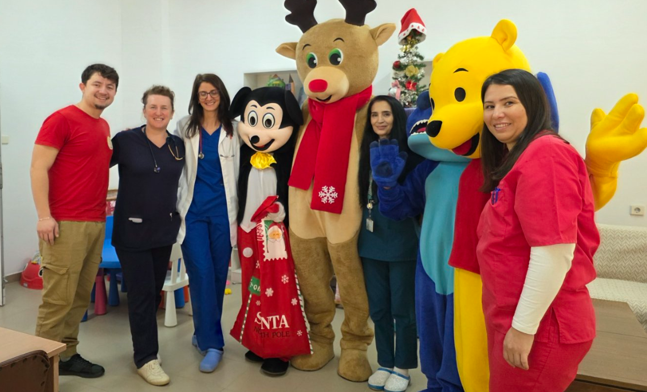 илюстративна синмка 1 на Коледна магия в Детско отделение на МБАЛ“Д-р Атанас Дафовски“