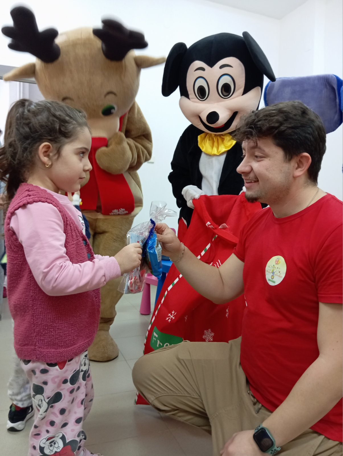 илюстративна синмка 2 на Коледна магия в Детско отделение на МБАЛ“Д-р Атанас Дафовски“